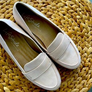 Woman’s Life Stride Velocity2.0 pink suede loafer. Size 7 medium